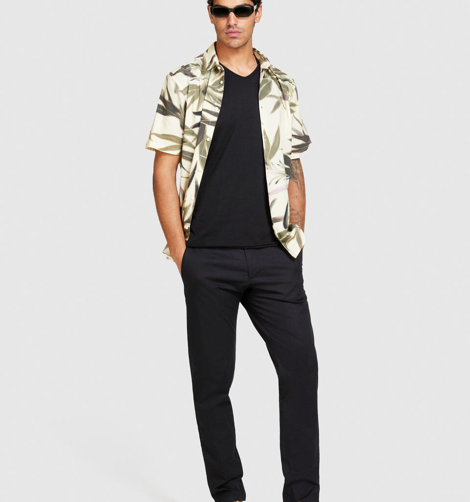 Slim fit chinos - men's chino trousers - Black | Sisley image number 1